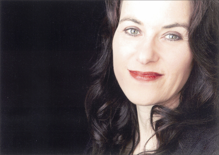 Porträtfoto der Autorin Elena Eden